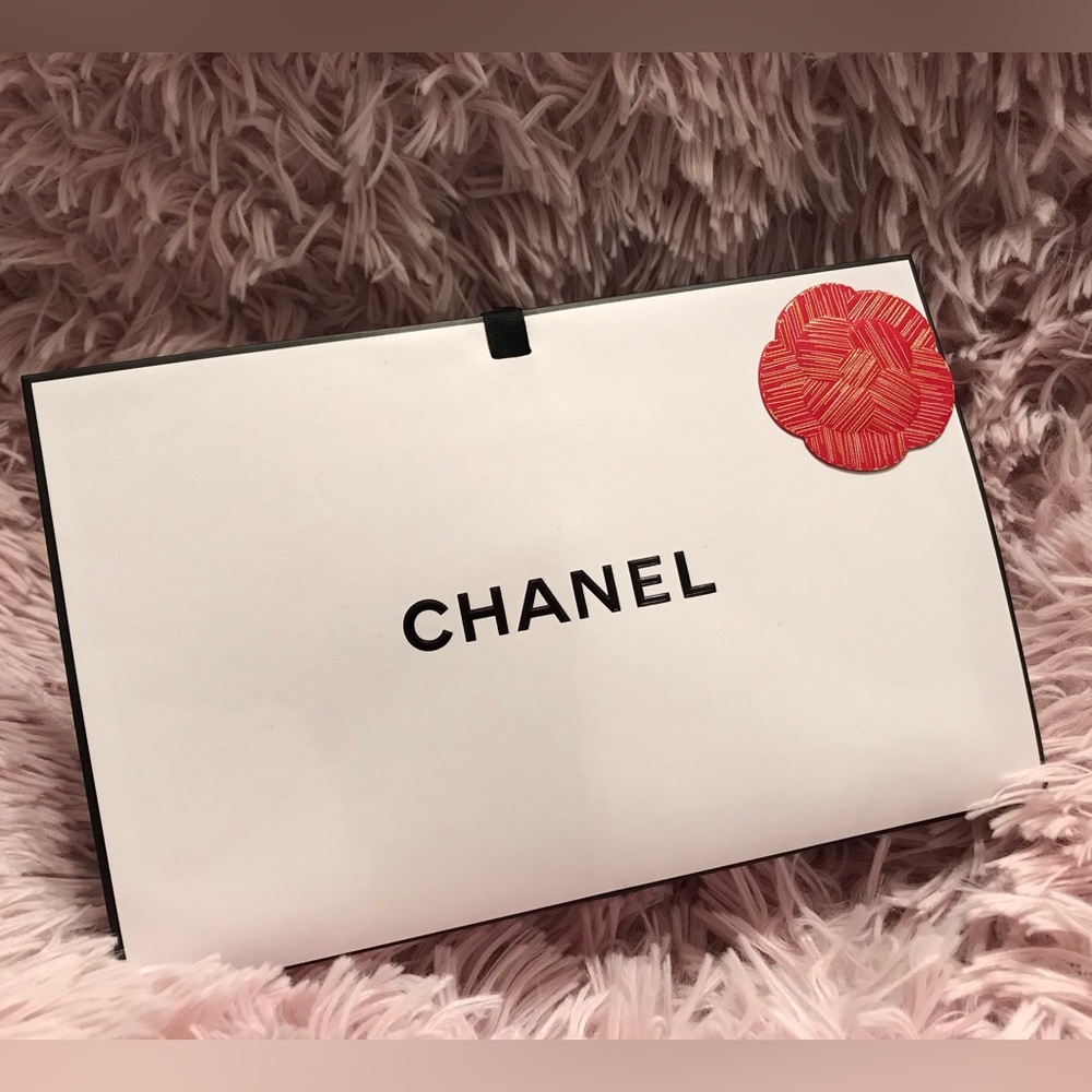 CHANEL SMALL GIFT BAG